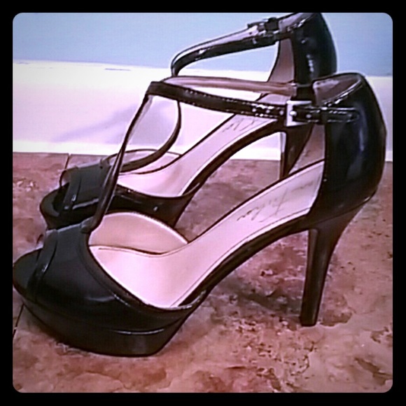 Marc Fisher t-strap 4.5” black patent heels - Picture 1 of 6